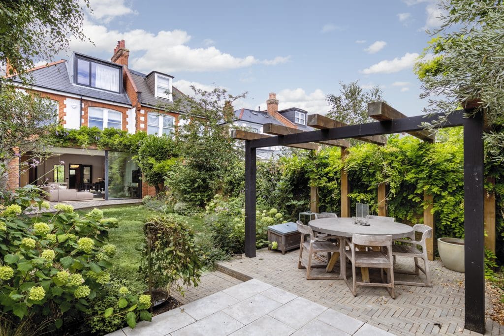 EALING COMMON edwardian bright location house west london 7 Montague Gardens W3 9PT 023