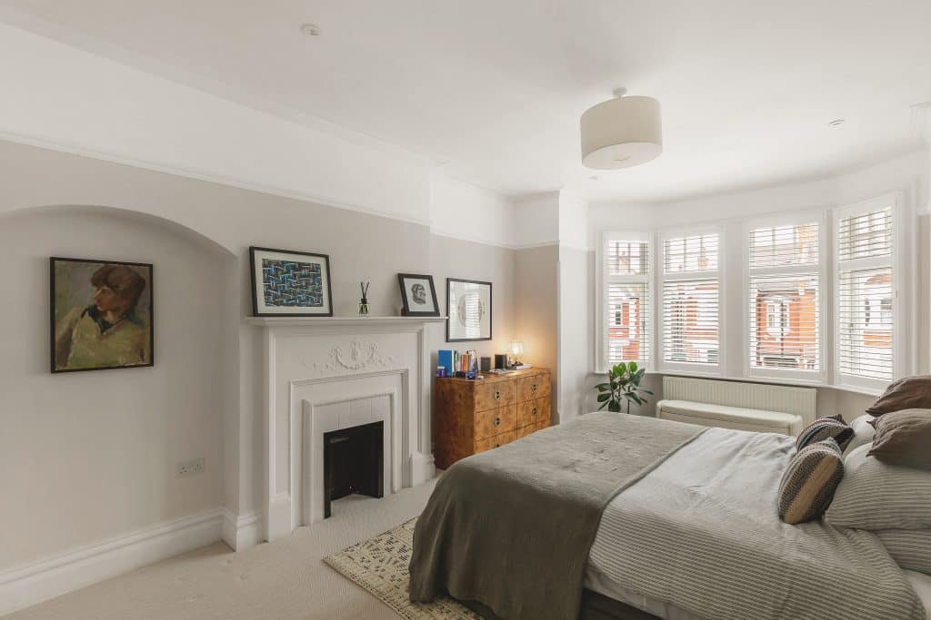 EALING COMMON edwardian bright location house west london 7 Montague Gardens W3 9PT 029