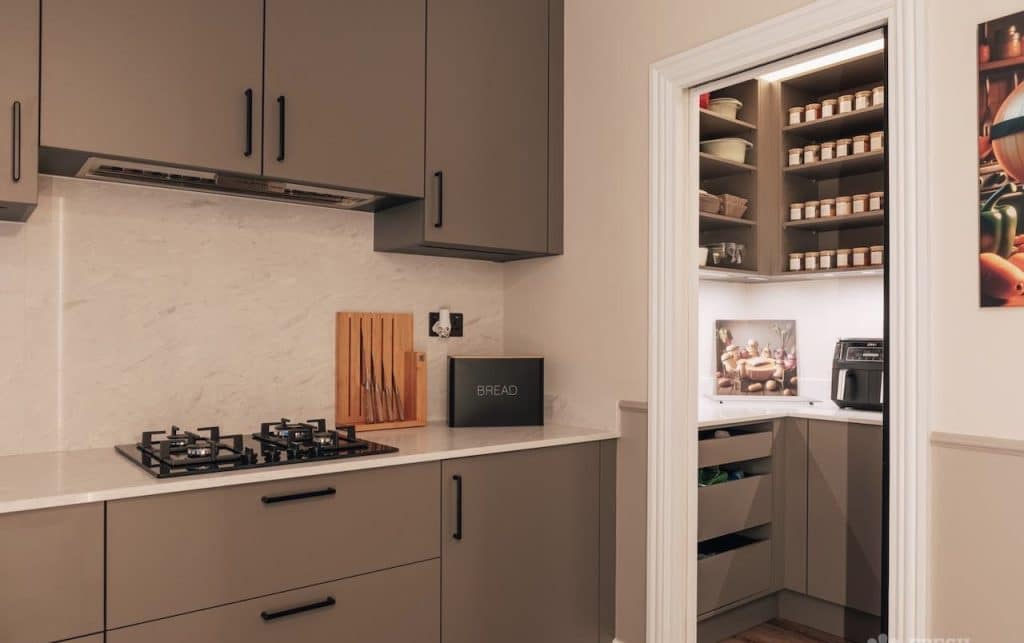 EALING HOUSE contemporary west london location house 9E106665 4578 4958 97FD D2C4B27BC1FF 1 201 a