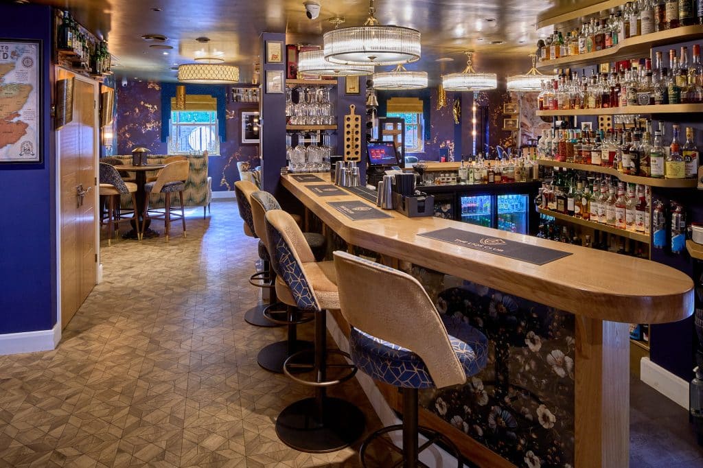LIQS CLUB ashtead surrey bar event friendly venue pub shoot location 260918 THE LIQS 013 LOW RES SRGB