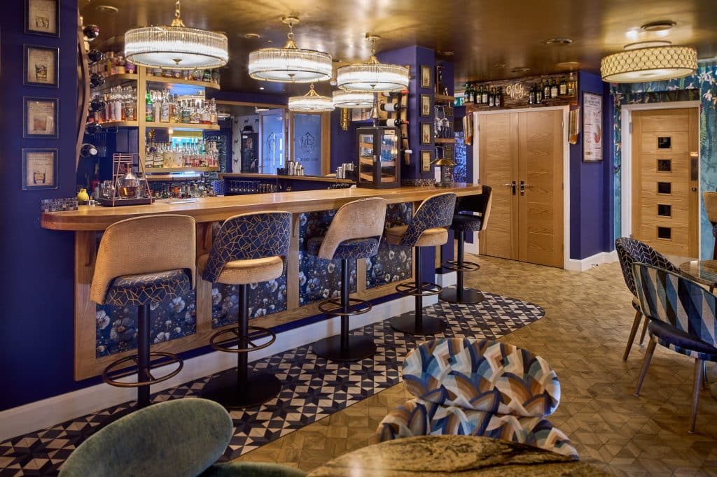 LIQS CLUB ashtead surrey bar event friendly venue pub shoot location 260918 THE LIQS 014 LOW RES SRGB