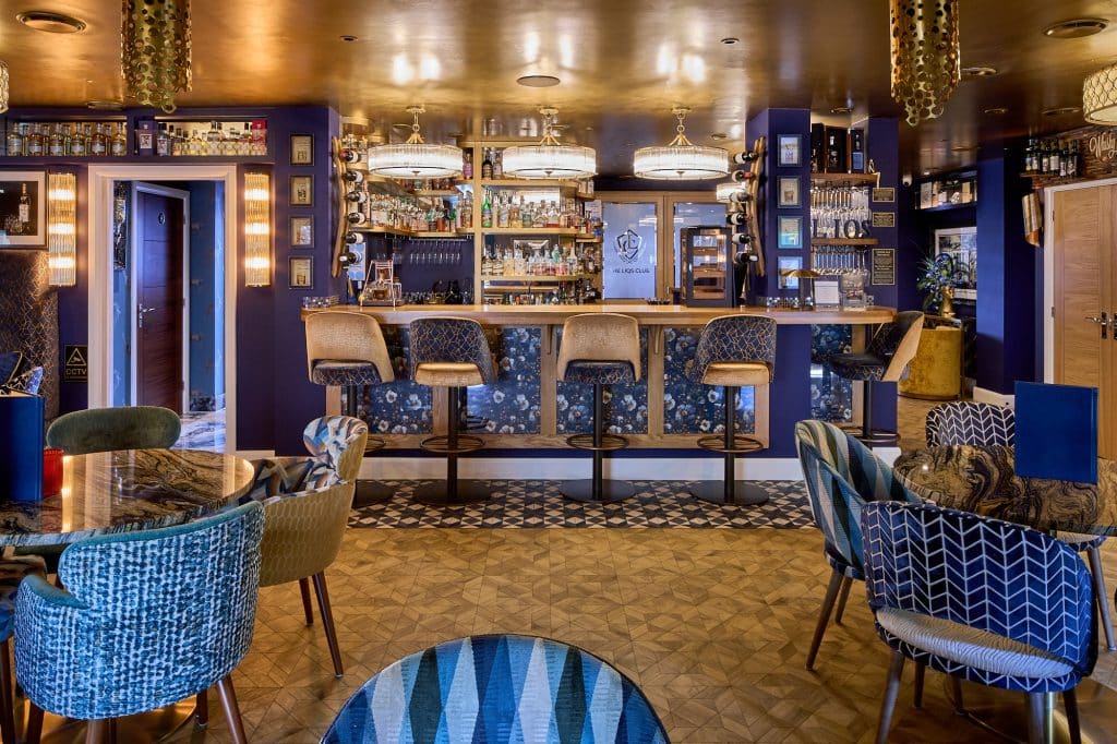 LIQS CLUB ashtead surrey bar event friendly venue pub shoot location 260918 THE LIQS 016 LOW RES SRGB