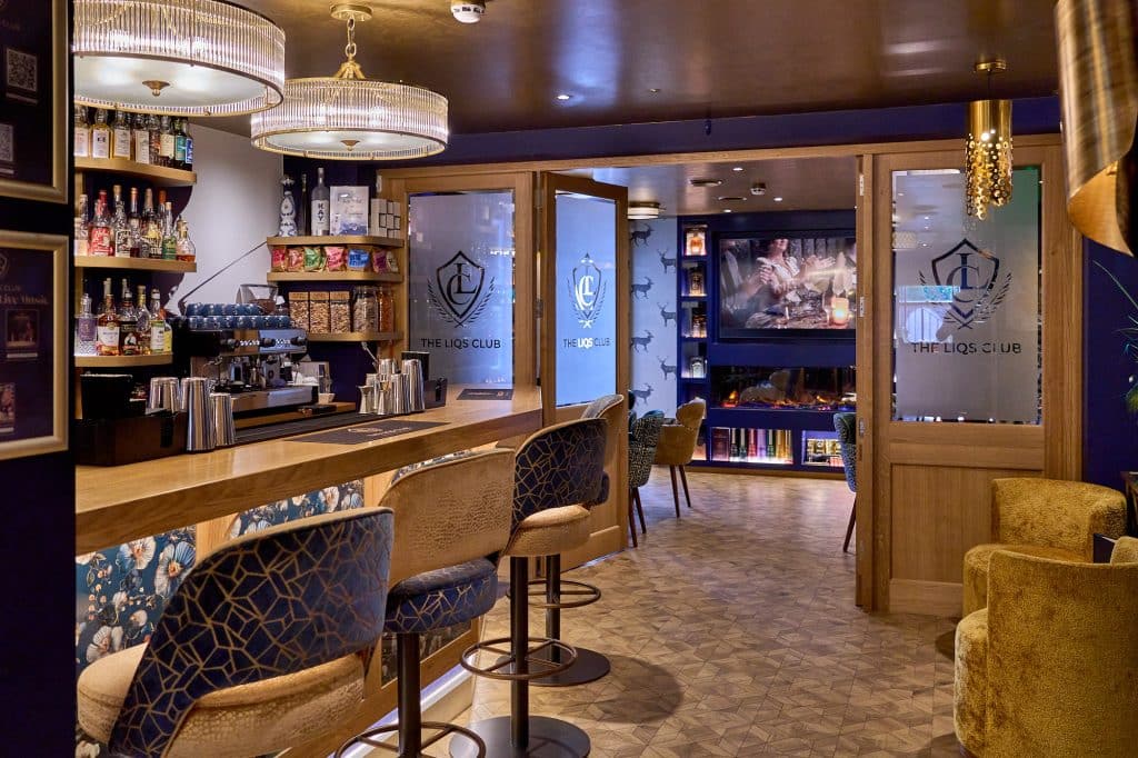 LIQS CLUB ashtead surrey bar event friendly venue pub shoot location 260918 THE LIQS 020 LOW RES SRGB