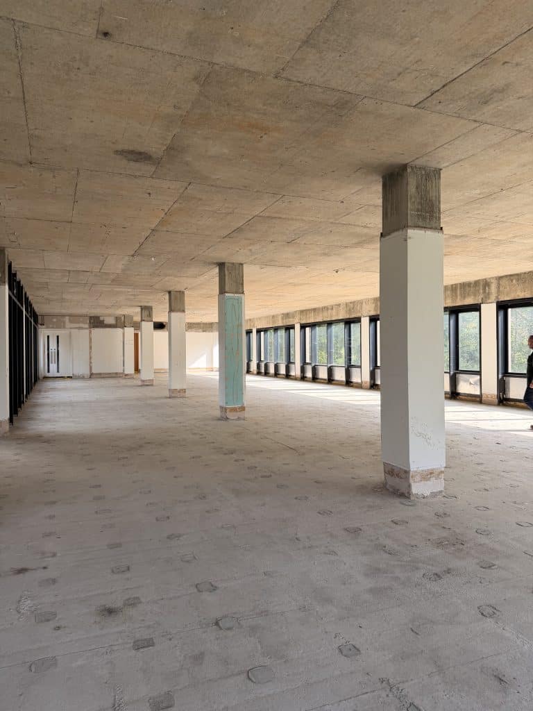 BROOKLANDS BUILDING weybridge surrey large vacant shoot locationIMG 2222