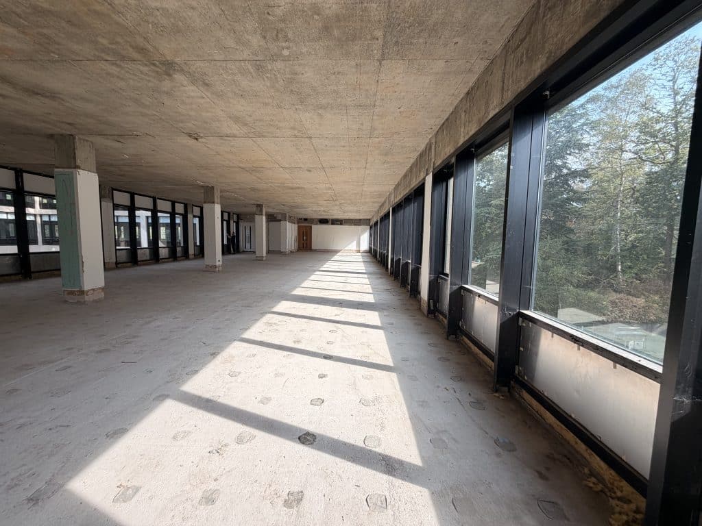 BROOKLANDS BUILDING weybridge surrey large vacant shoot locationIMG 2225