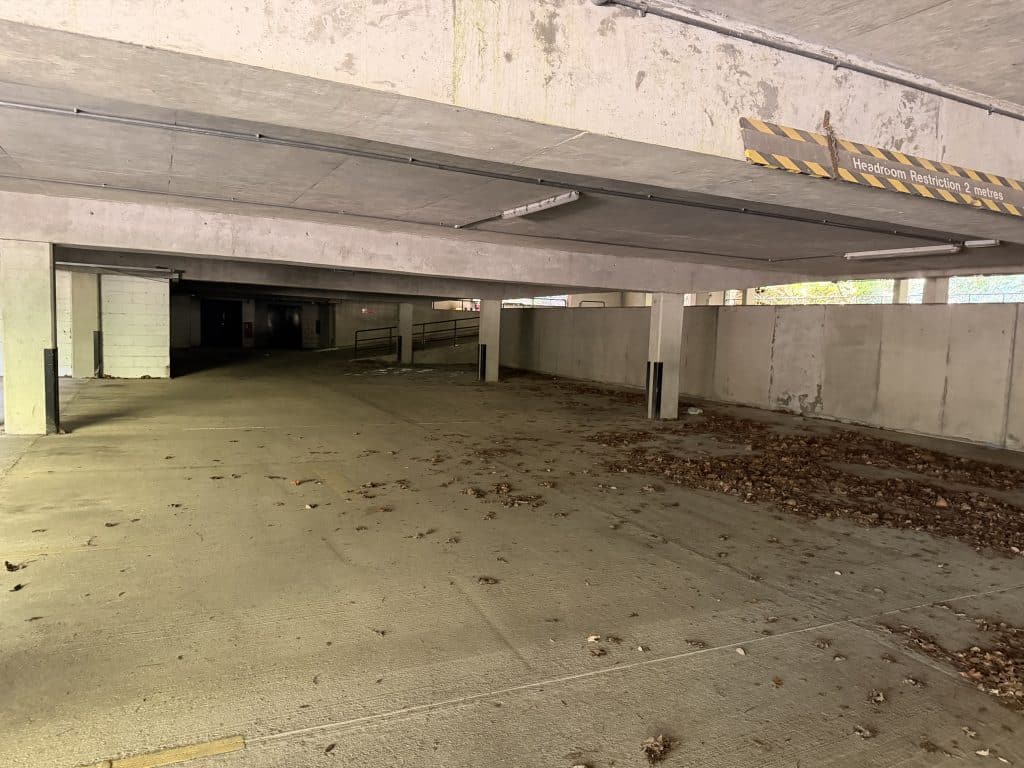 BROOKLANDS BUILDING weybridge surrey large vacant shoot locationIMG 2253