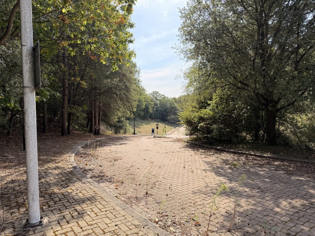 BROOKLANDS BUILDING weybridge surrey large vacant shoot locationIMG 2269