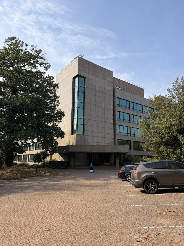 BROOKLANDS BUILDING weybridge surrey large vacant shoot locationIMG 2271