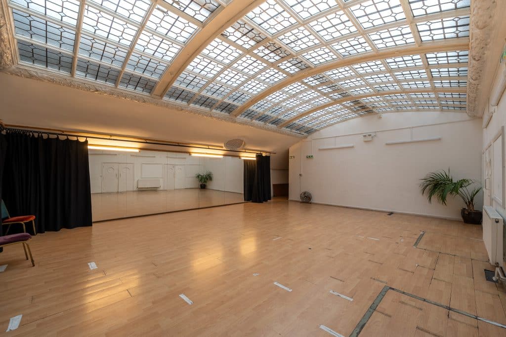 CHATS PLACE east london grade ii listed bar event space shoot location 01