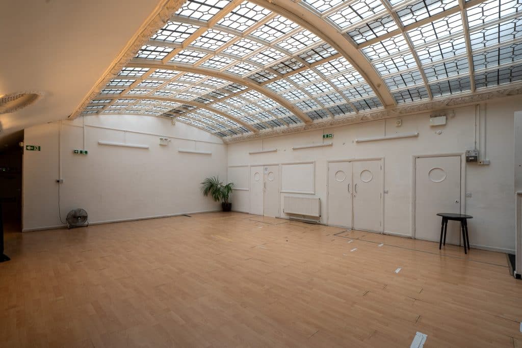 CHATS PLACE east london grade ii listed bar event space shoot location 033