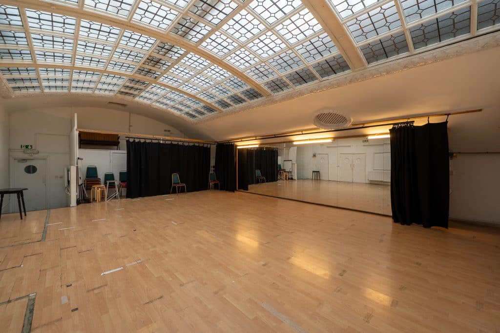 CHATS PLACE east london grade ii listed bar event space shoot location 035