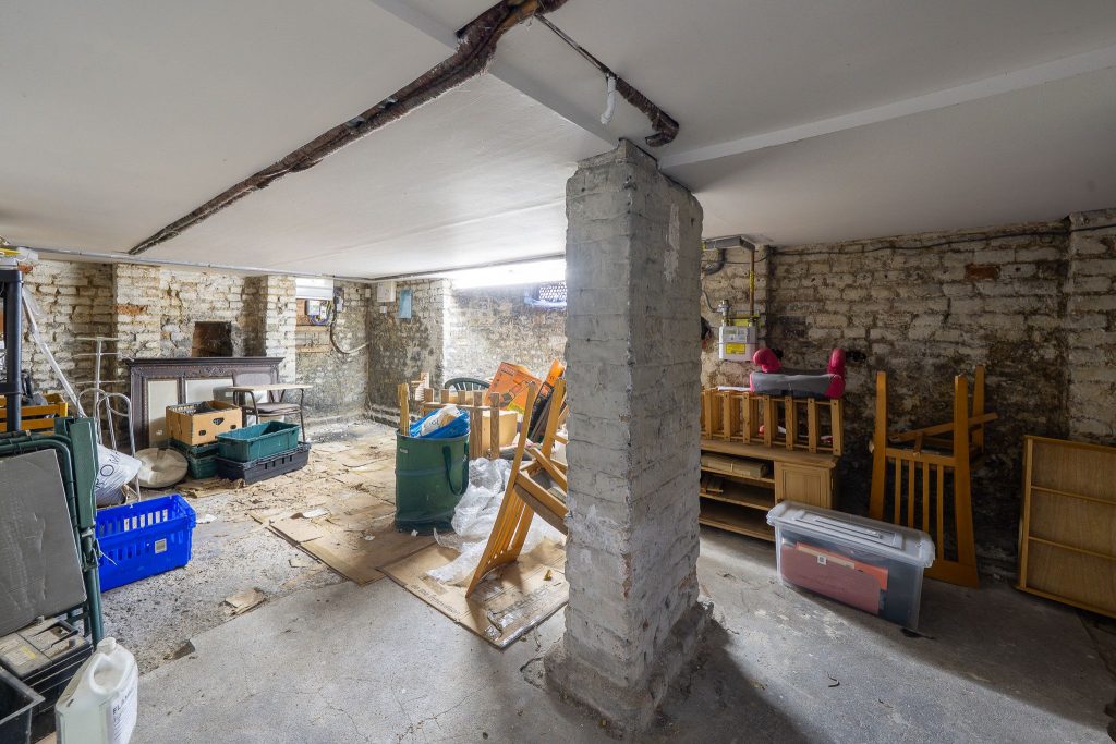 HACKNEY MID TERRACE victorian east london vacant shoot location house a6694844 505b 42e5 b91e 4a1000764d32